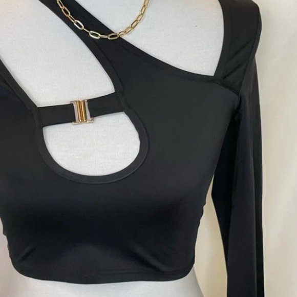 New woman’s. Cut out top - Picture 3 of 3